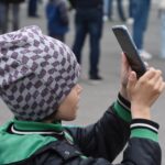 Francja zakazuje mediów społecznościowych dzieciom poniżej 15 lat