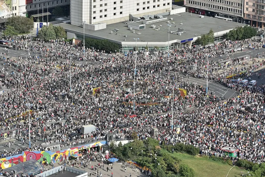 Godzina W na rondzie Dmowskiego w Warszawie 1 sierpnia