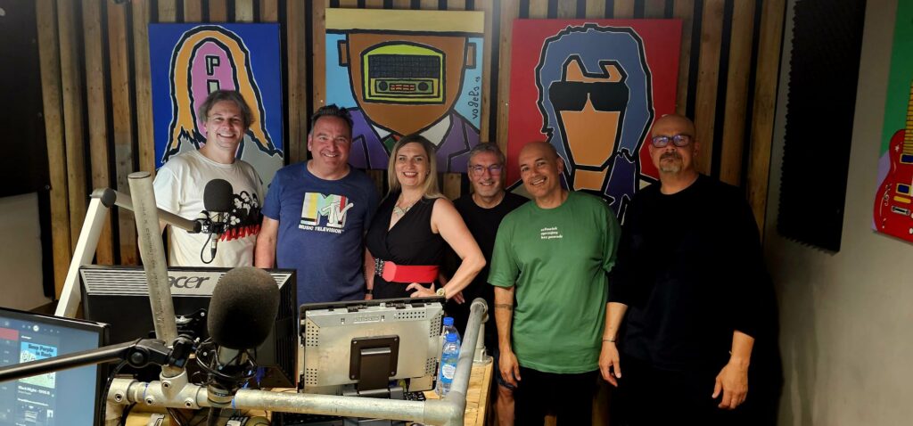 Zespół Night Patrol podczas wizyty w studiu Radia Benelux w Belgii.