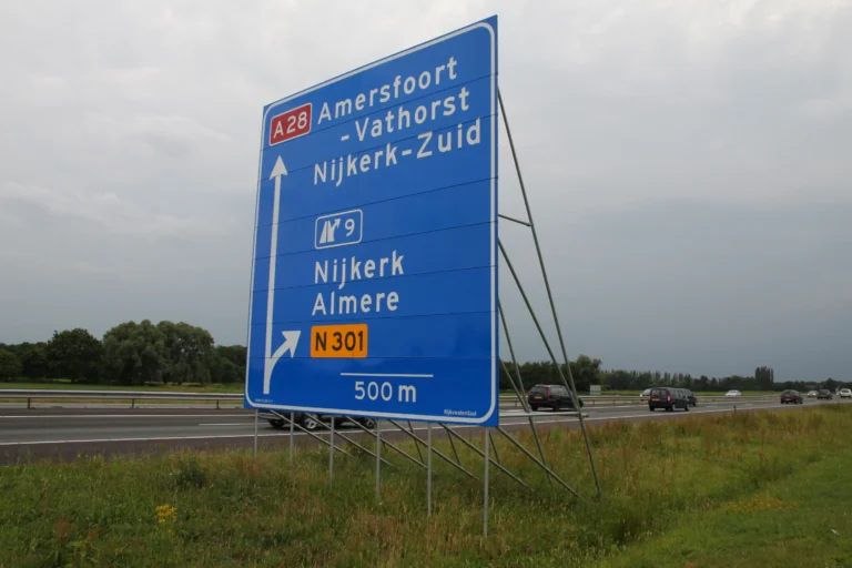 A28 zamknięta przy Nijkerk. Problemy z mostem i długie korki na objazdach