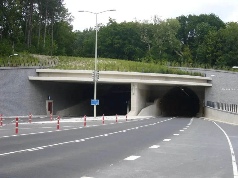 Wjazd do Hubertustunnel w Hadze