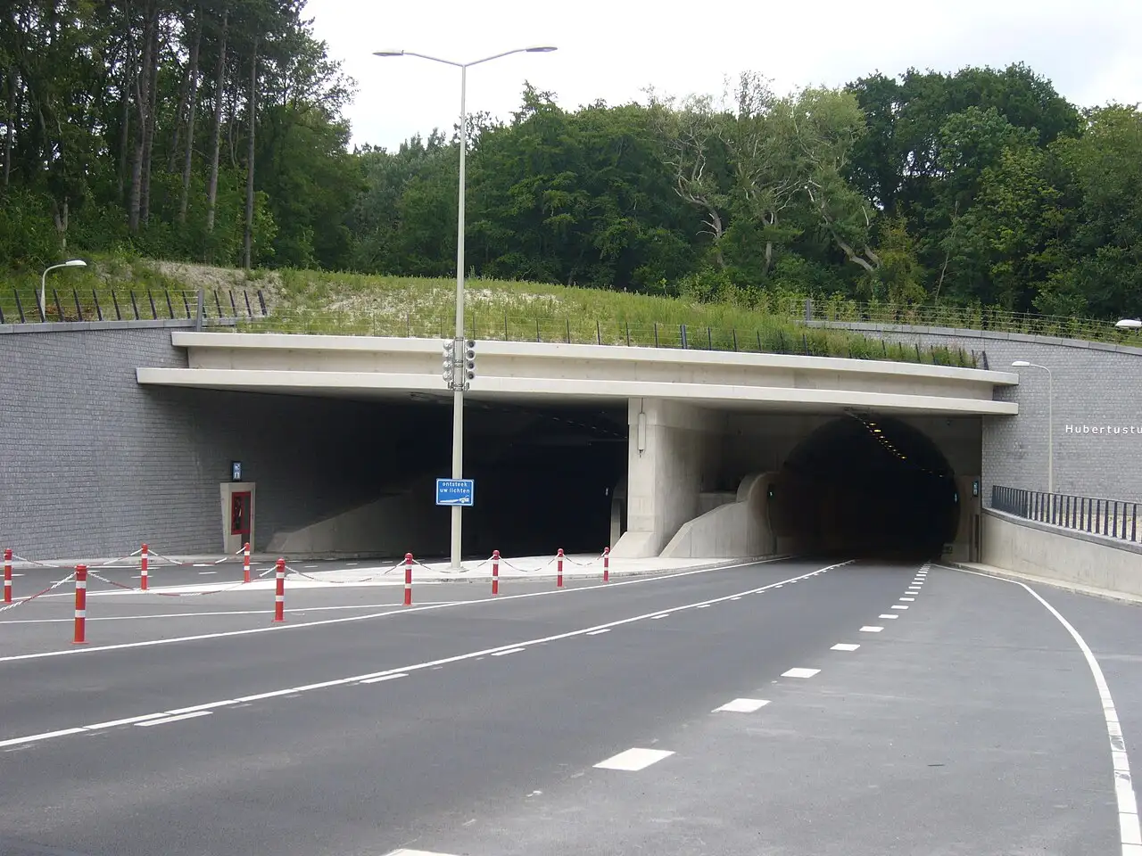 Wjazd do Hubertustunnel w Hadze