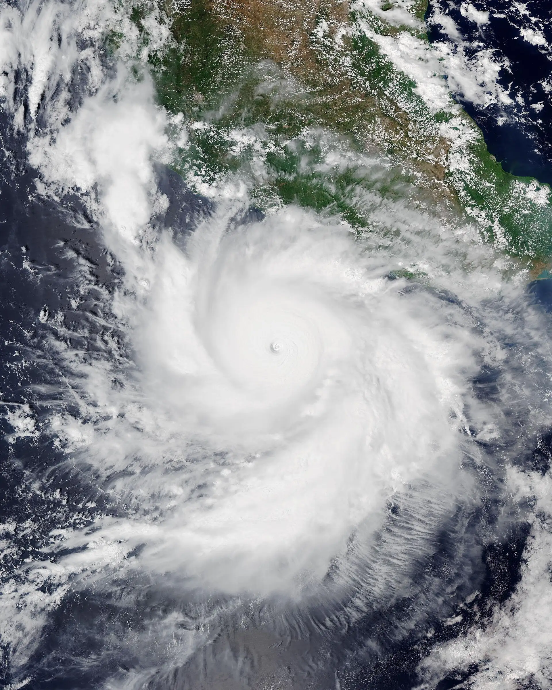 Huragan Polo nad Pacyfikiem u wybrzeży Meksyku widziany z satelity NOAA-20