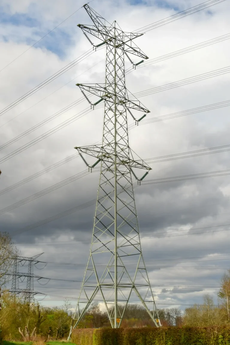 Sieć energetyczna w Noord-Brabant pod coraz większą presją. Specjalny plan dla 9 obszarów