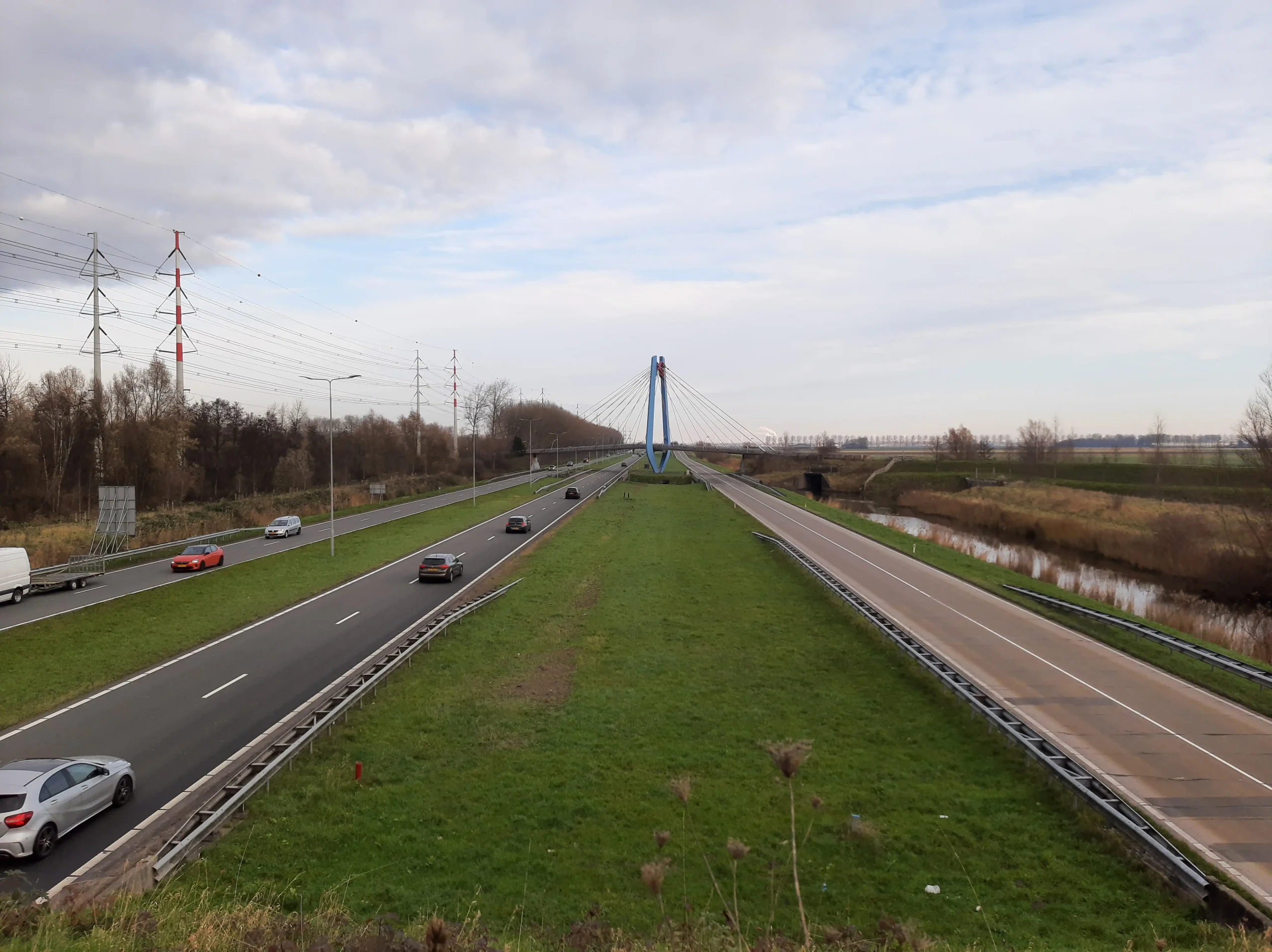 Droga N205 w pobliżu Vijfhuizen w Noord-Holland
