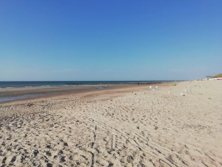 Plaża w Domburgu w prowincji Zeeland nad Morzem Północnym
