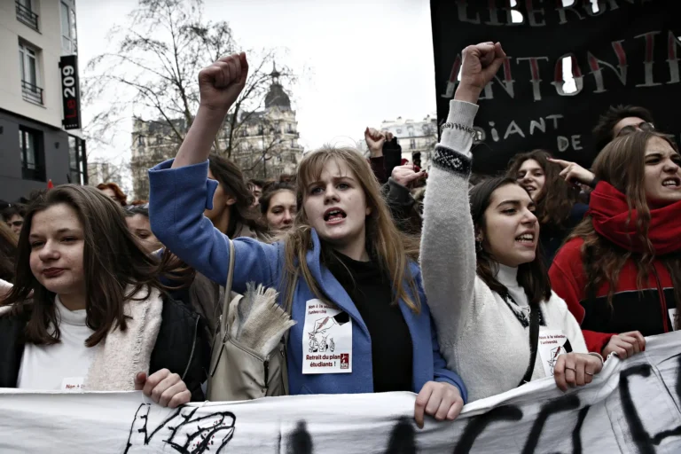Protesty uczniów we Francji. 76 rannych i około 440 zatrzymanych