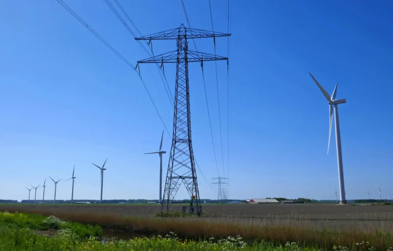 Rachunki za energię w Holandii wzrosną. Około 140 euro więcej rocznie przez opłaty sieciowe