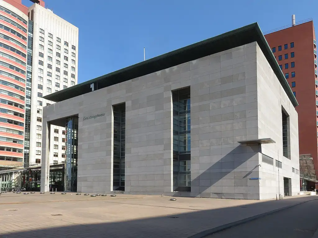 Budynek sądu w Rotterdamie, w którym odbywa się proces dotyczący eksplozji przy Schammenkamp