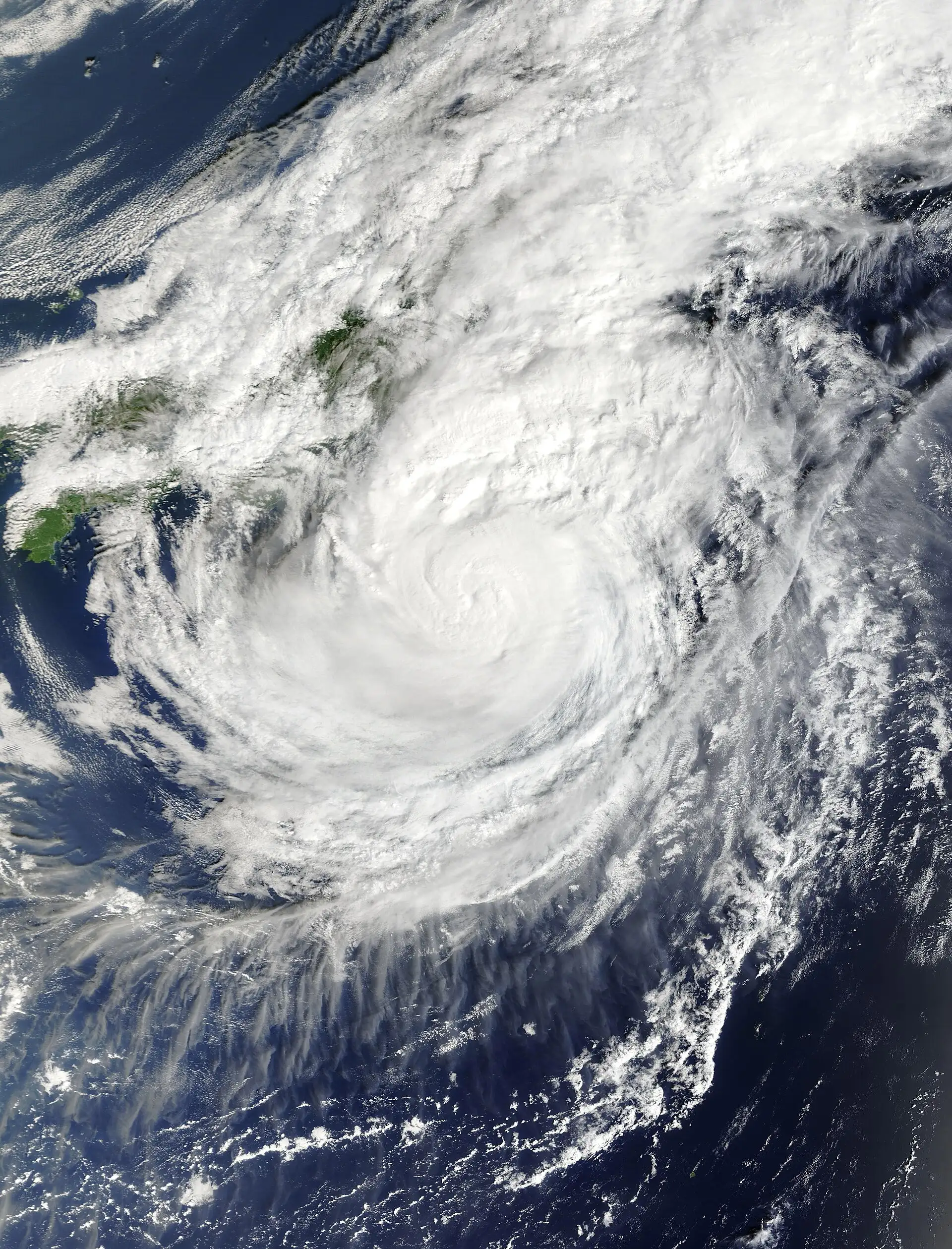 Tajfun Dujuan widziany z satelity Terra 20 września 2026 roku w pobliżu Japonii.