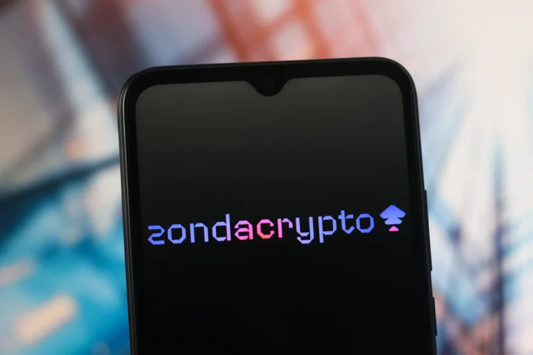 Logo Zondacrypto wyświetlone na ekranie smartfona