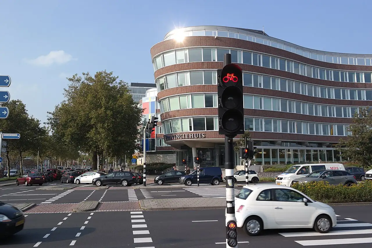 Siedziba władz prowincji Zuid-Holland w Hadze, gdzie podejmowane są decyzje dotyczące rozwoju regionu.