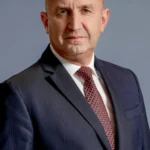 Rumen Radew, premier Bułgarii, na oficjalnym portrecie z 2026 roku