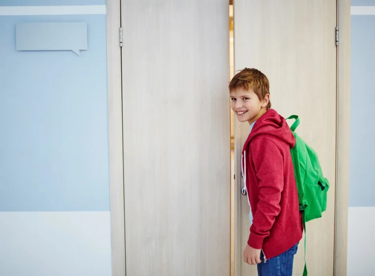 Zmiana szkoły w Holandii – jak przenieść dziecko krok po kroku?